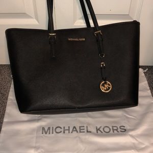 Michael Kors Black Jet Set Leather Tote ✈️